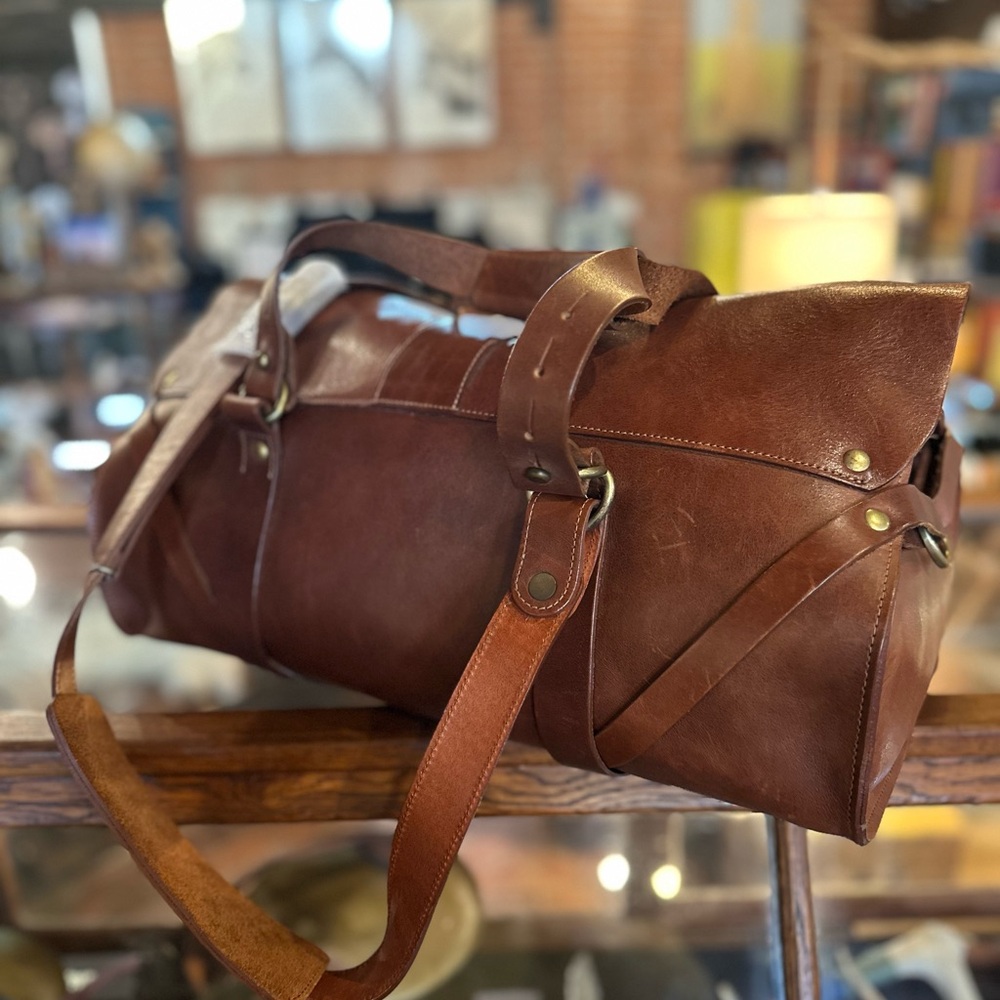 Vintage-Style Brown Leather Travel Duffel with Brass Hardware - Picture 4 of 9